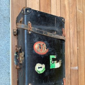 ISO ANTIQUE/ VINTAGE SLEUTHS! DO NOT BUY